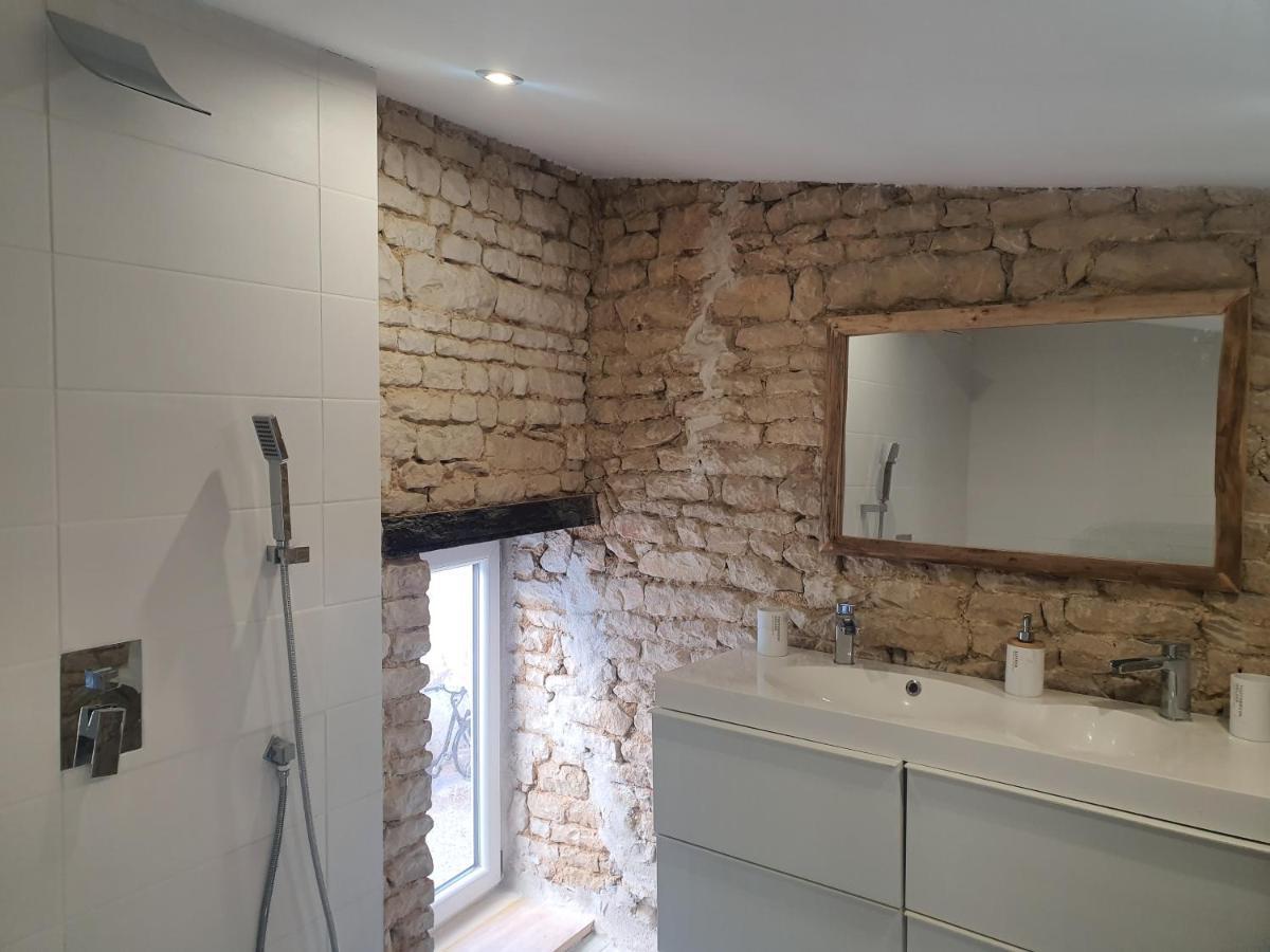 Ferienwohnung La P'Tite Ecurie Saint-Jean-de-Liversay Exterior foto